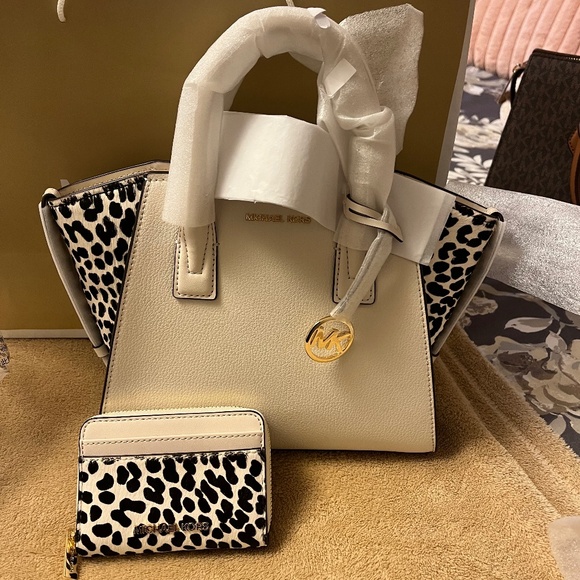 Michael Kor Purse and Wallet - Picture 1 of 5